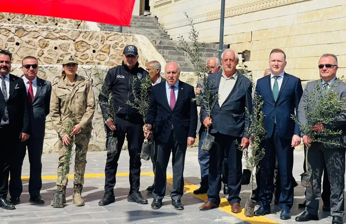 Mardin Yeşilli'de tarihi rekor! 102 bin meyveli fidan dağıtıldı