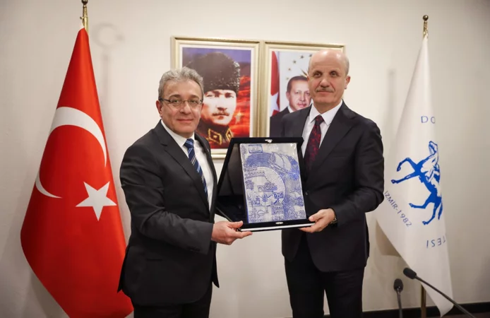 YÖK Başkanı Özvar İzmir'de rektörlerle buluştu