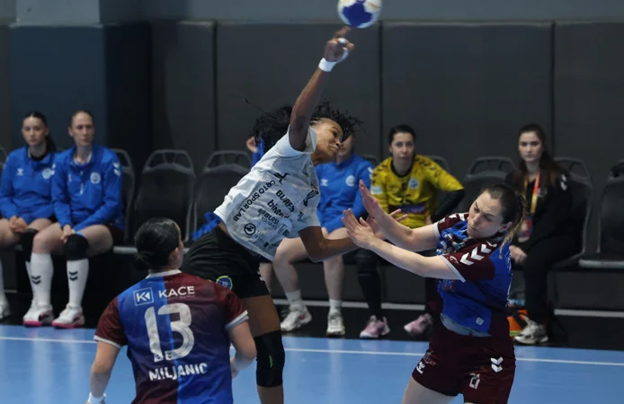Bursalı kadın hentbolcular şampiyonluğa koşuyor
