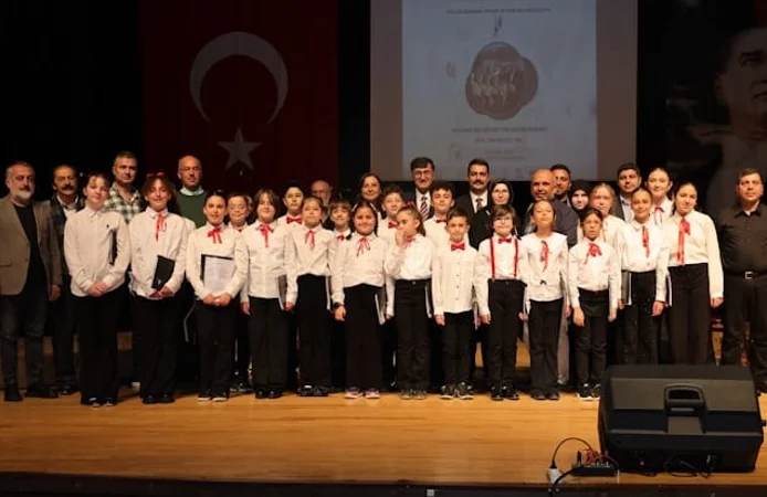 Kütahya'da minik seslerden türkü şöleni