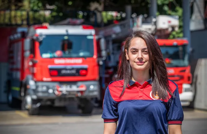 İzmir İtfaiyesi'nin ilk kadın şoförü