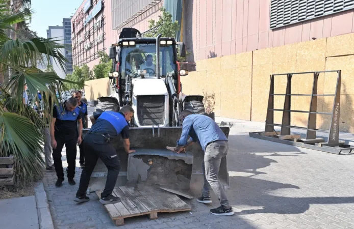 Bornova'da kaldırım ve yol işgallerine sıkı denetim