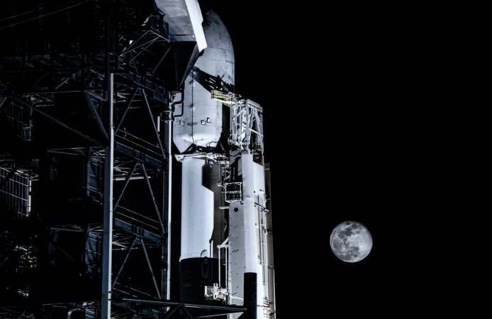 SpaceX'ten Ay'a çarpma açıklaması: Sorumlu uzay operasyonları için çalışıyoruz
