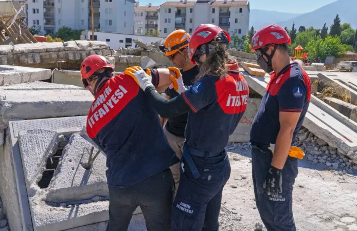 İzmir İtfaiyesi ağır arama kurtarmada güçleniyor
