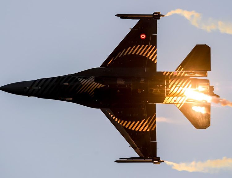 SİZ UÇUN... SESİNİZ DOSTA GÜVEN,DÜŞMANA KORKU VERİYOR!