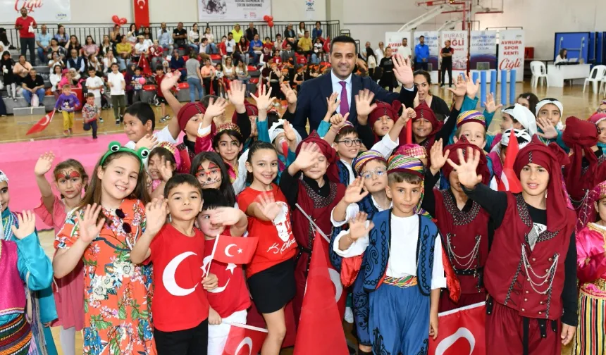 İzmir Çiğli’de çocuklara bayram şenliği