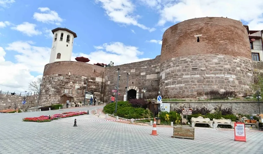 Ankara Kalesi'ne hassas dokunuş