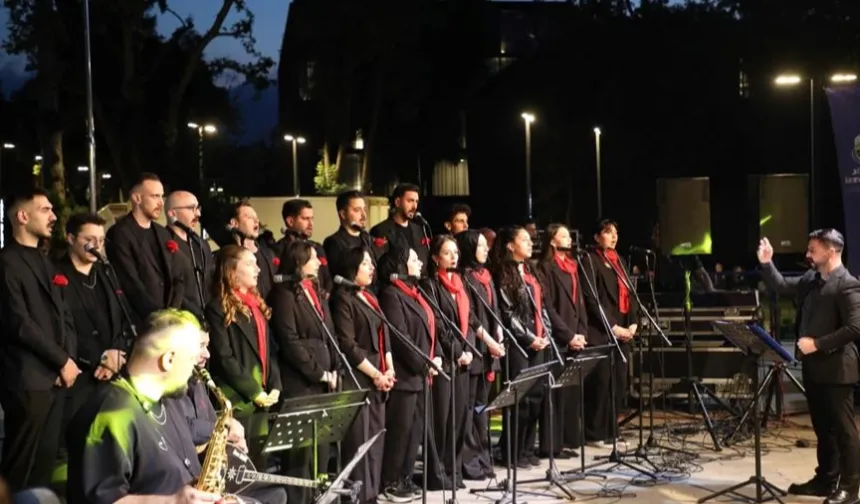 Bursa İnegöl'de sahne gençlerin