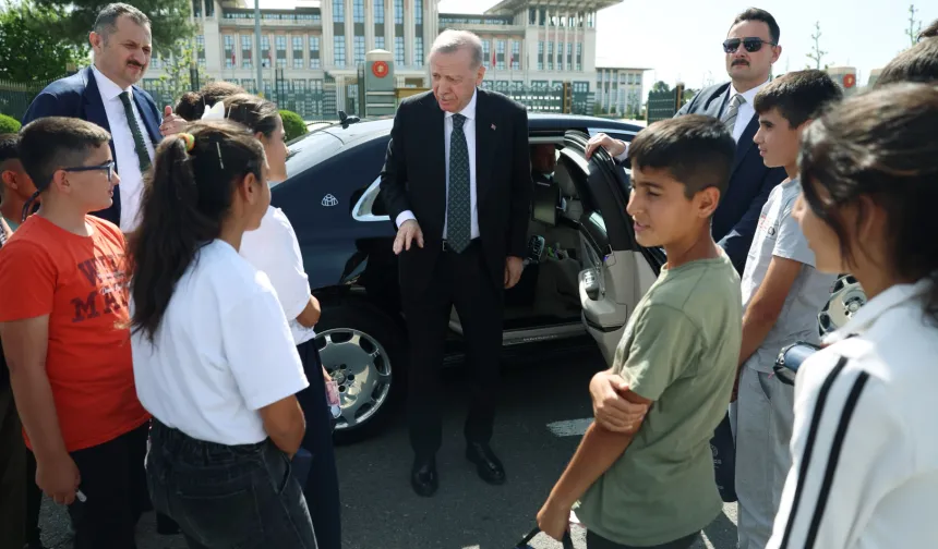 Cumhurbaşkanı Erdoğan, Adıyaman’dan gelen çocuklarla görüştü