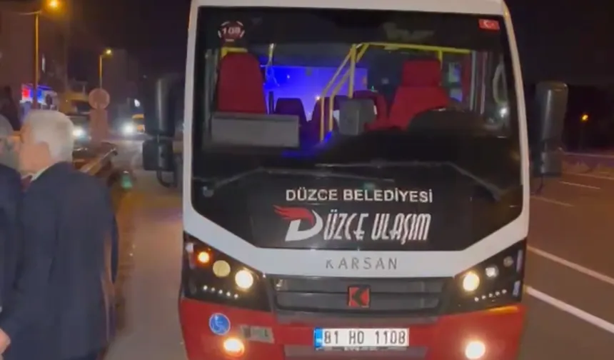 Düzce'de şehiriçi yolcu minibüsü yayaya  çarptı