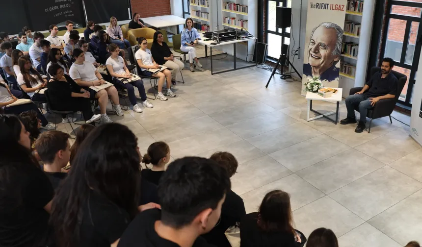 Genç oyuncu, öğrencilere “Hababam Sınıfı”nı okudu