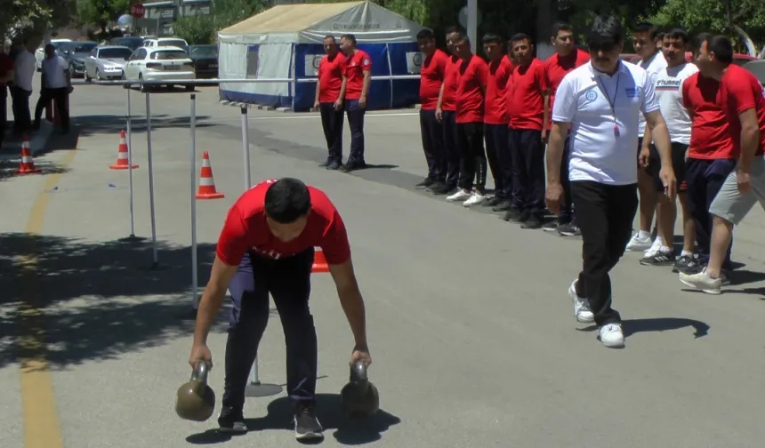 İtfaiyecilere kondisyon için spor parkuru testi