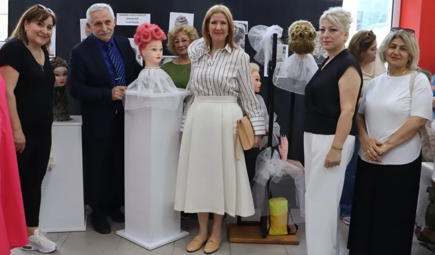İZMEK’ten muhteşem defile ve yılsonu sergisi 