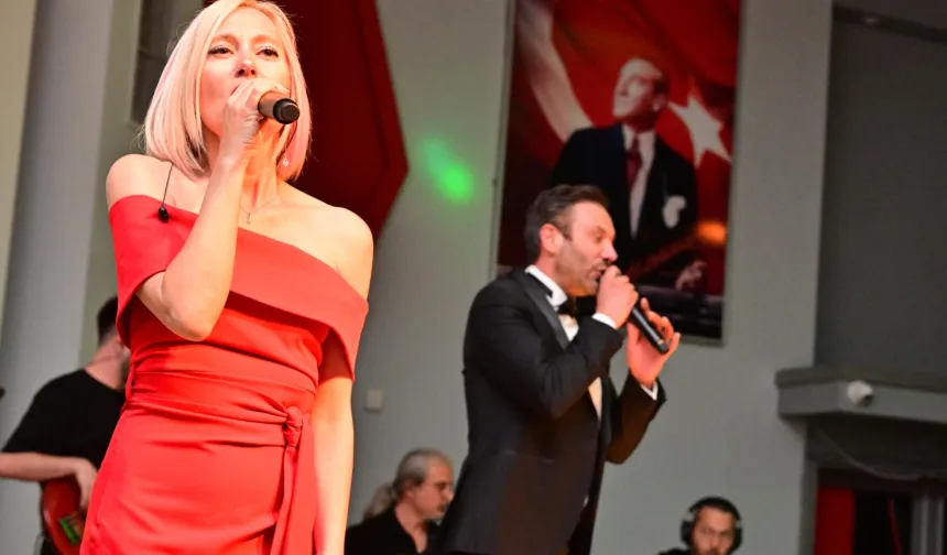 Manisa Büyükşehir Pop Orkestrası ilk konserini verdi