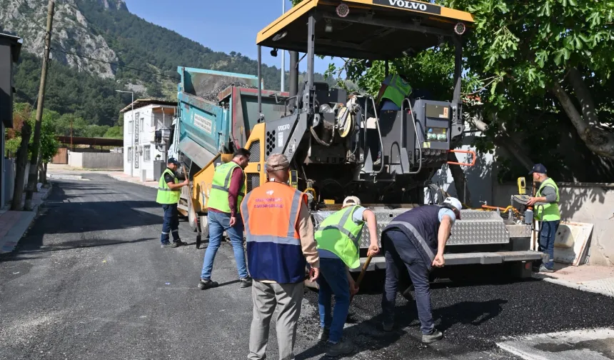 Manisa Büyükşehir'den mahallelerde asfalt atağı