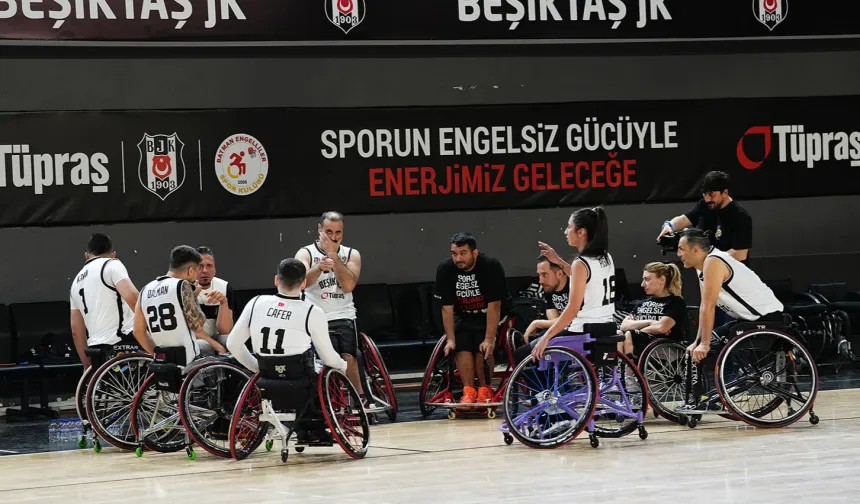 Tekerlekli sandalyeliler potada dostluk maçında buluştu