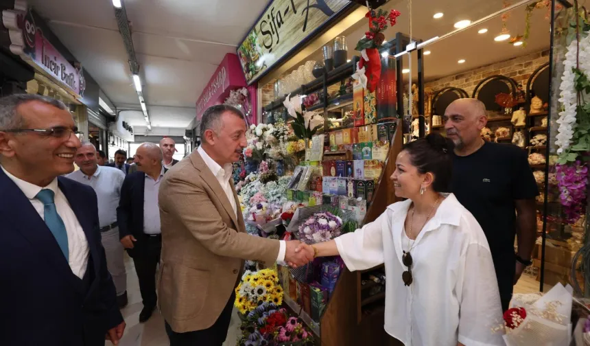 Kocaeli'de Başkan Büyükakın Gebze turuna çıktı