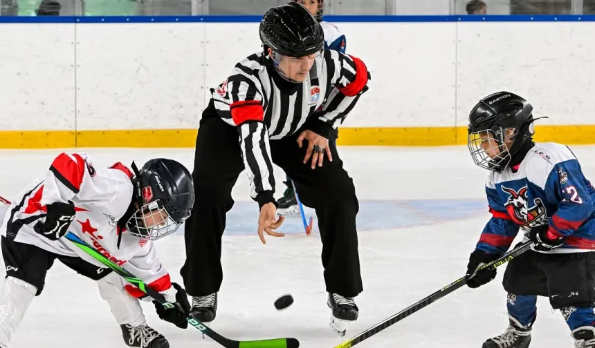 Minik hokeycilerden büyük başarı