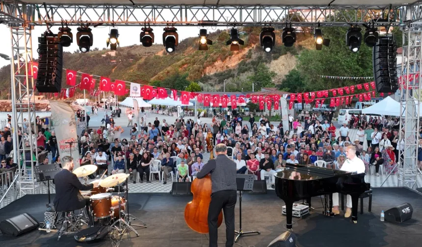 Tirilye Zeytin Çiçeği'ne caz konserli final