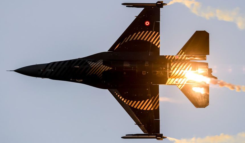 SİZ UÇUN... SESİNİZ DOSTA GÜVEN,DÜŞMANA KORKU VERİYOR!