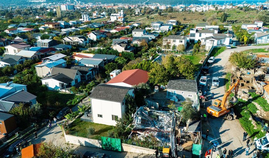 Seferihisar Belediyesi’nden “Kaçak Yapı” uyarısı, hobi bahçeleri yıkılıyor
