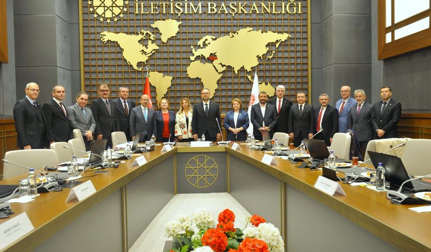 İzmir’den 44 Gazeteciye Basın Kartı