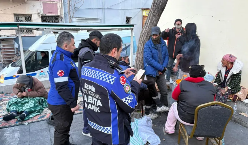Hava soğuk ancak İzmir'de kimse yalnız değil!