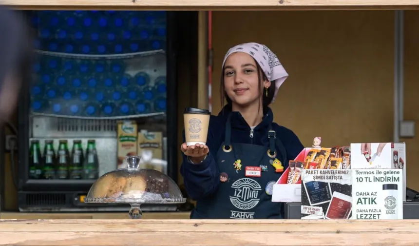 İzmirli Kahve'den bir milyon bardaklık rekor