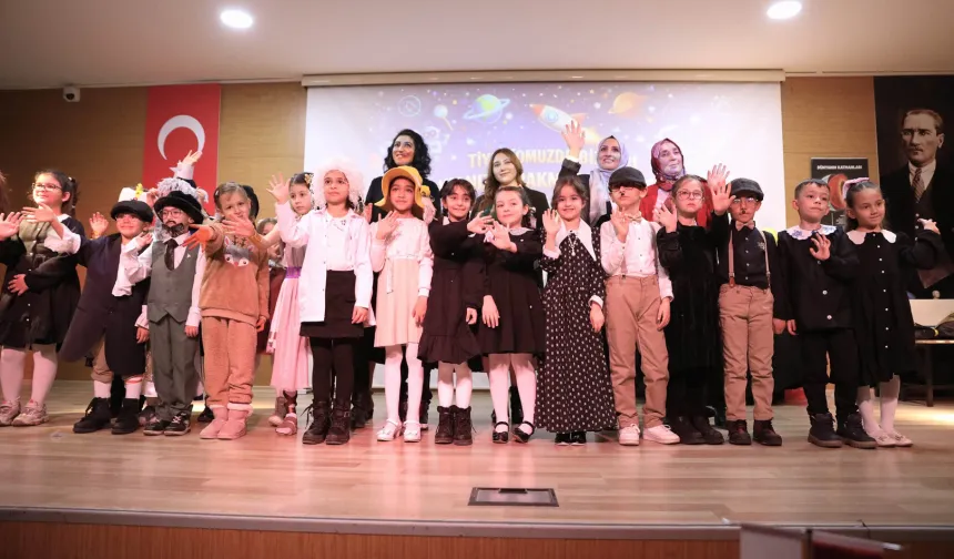 Minik öğrenciler Keçiören Belediyesi'nde bilimi sahneye taşıdı