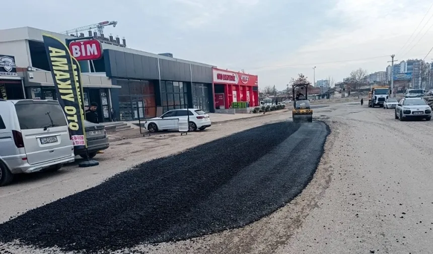 Diyarbakır Büyükşehir'den bozulan yollara geçici müdahale