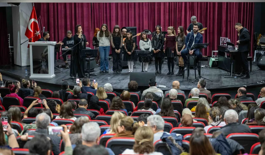 İzmir Bornova'da efsane notalar yankılandı