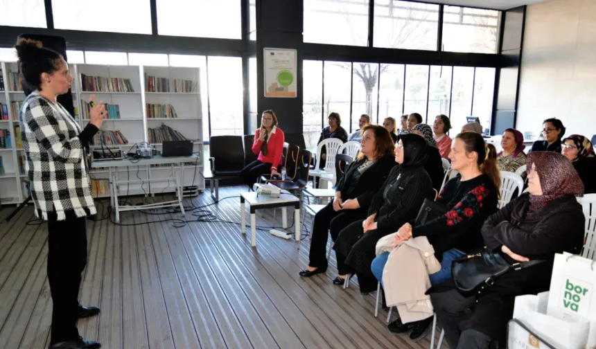 İzmir Bornova'da kadınlar hem üretiyor hem bilinçleniyor