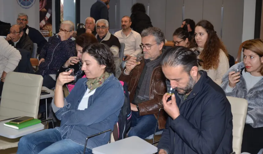 İzmir Efes Tarlası'nda zeytinyağı tadım etkinliğine yoğun ilgi