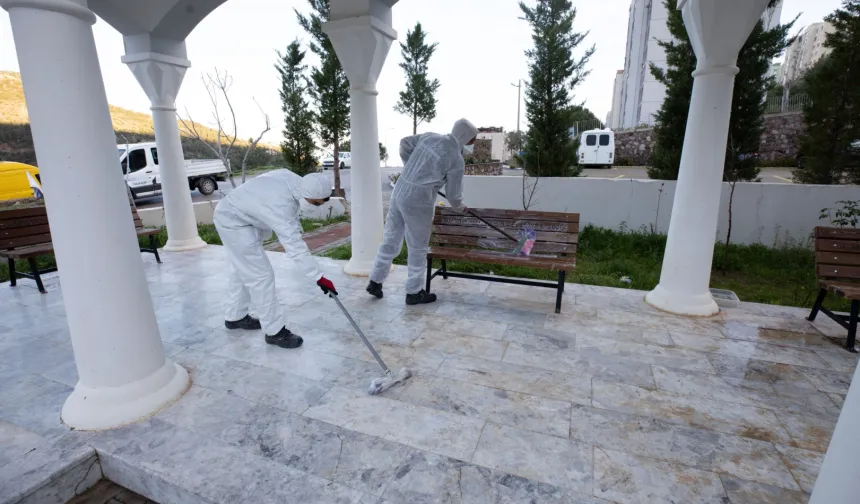 İzmir Narlıdere'de camilerde temizlik çalışması