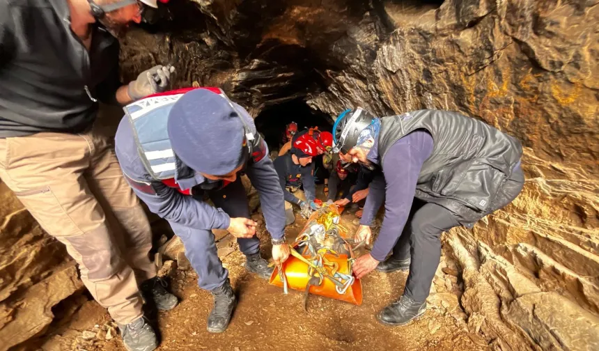 İzmir Selçuk'ta mağarada 9 saatlik kurtarma seferberliği
