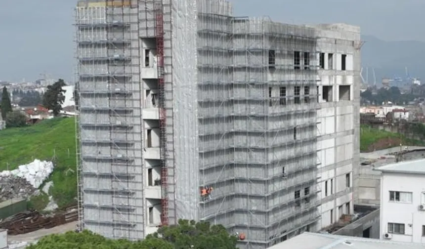 İzmir'de Eşrefpaşa Hastanesi'nin yeni binasında sona doğru