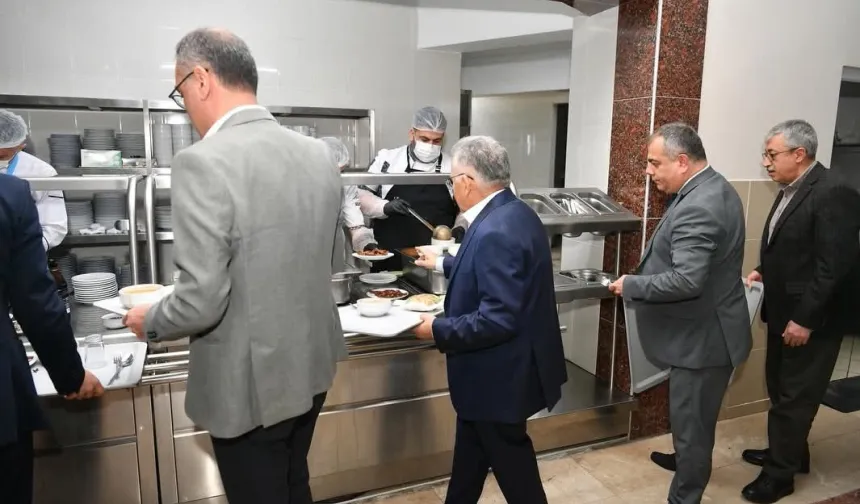 KASKİ personeline Başkan Büyükkılıç morali