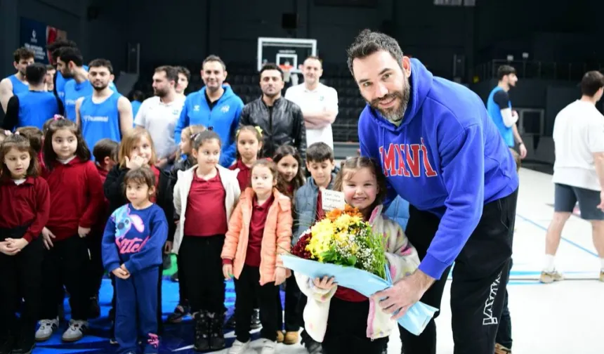 Minik basketbol sevdalıları, Çayırova'nın dev adamlarıyla buluştu