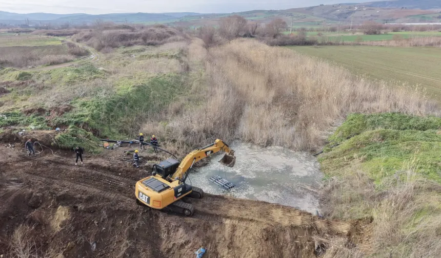 Tekirdağ'da denize akan su tarlalara can oldu... Kuraklığa 'bent' çekildi!