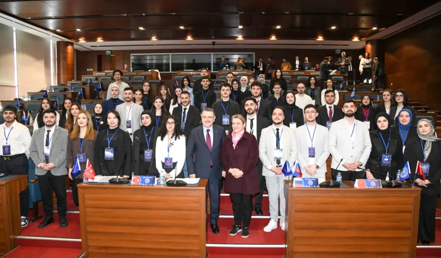Trabzon'da gençlerle diplomasi ve kültür buluşması