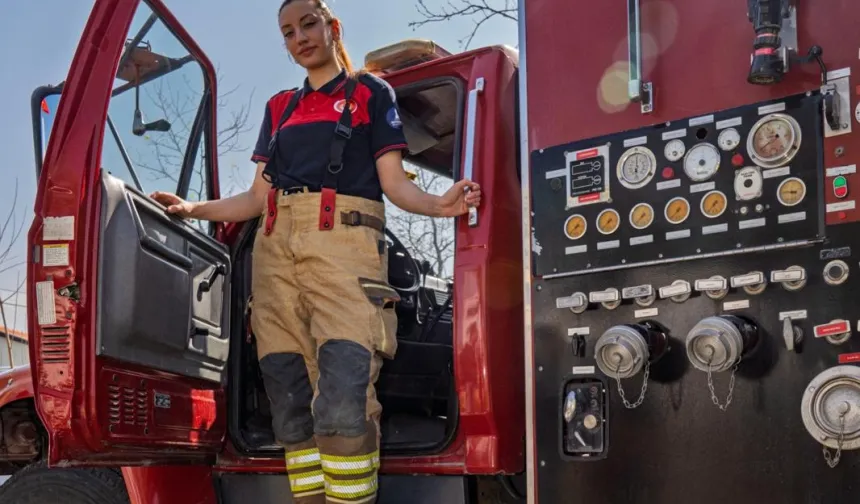 Alevlere meydan okuyan kadın... İzmir'de cesaretiyle örnek