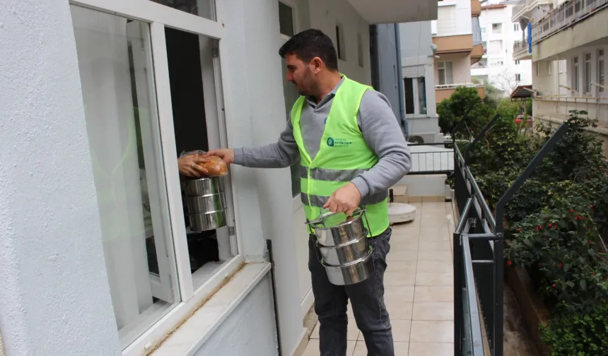 Antalya'da aşevi desteği büyüyor... 2025'te 259 bin porsiyon yemek dağıtıldı