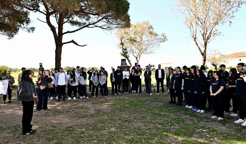 Antalya'da Lara Sahili'nde öğrencilerden bilimsel temizlik