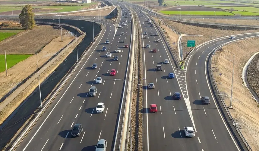Aydın-Denizli Otoyolu'nda bayram rekoru... Günlük araç geçişi 22 bini aştı