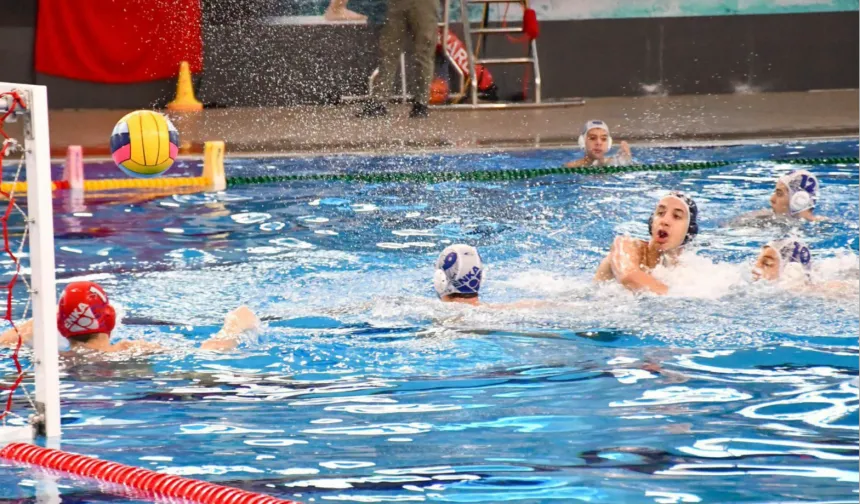 İzmir Büyükşehir Belediyesi sporcuları başarıdan başarıya koşuyor