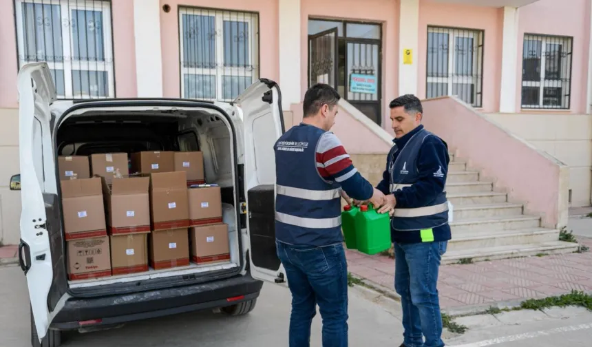 İzmir'de okullara hijyen desteği sürüyor