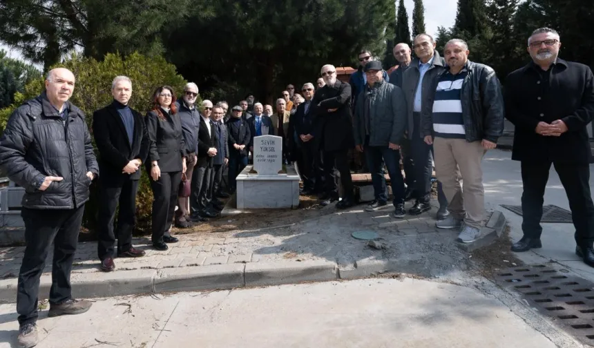 İzmirli usta gazeteci mezarı başında anıldı