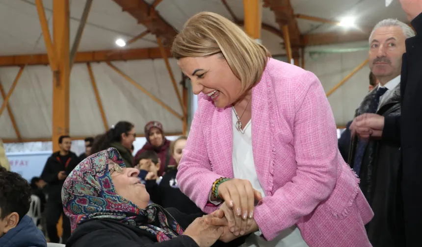 Kocaeli İzmit'te yüzlerce kişi aynı sofrada buluştu