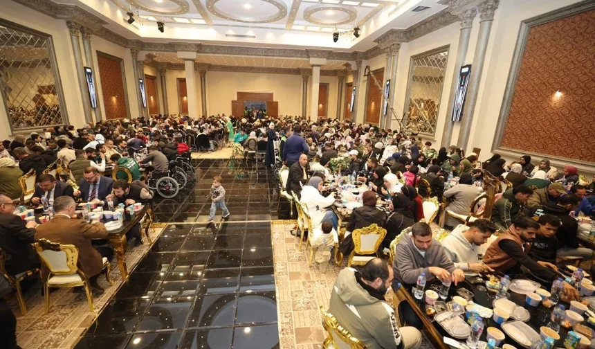 Kocaeli'de Başkan Büyükakın, Gazzeli ailelerle oruç açtı