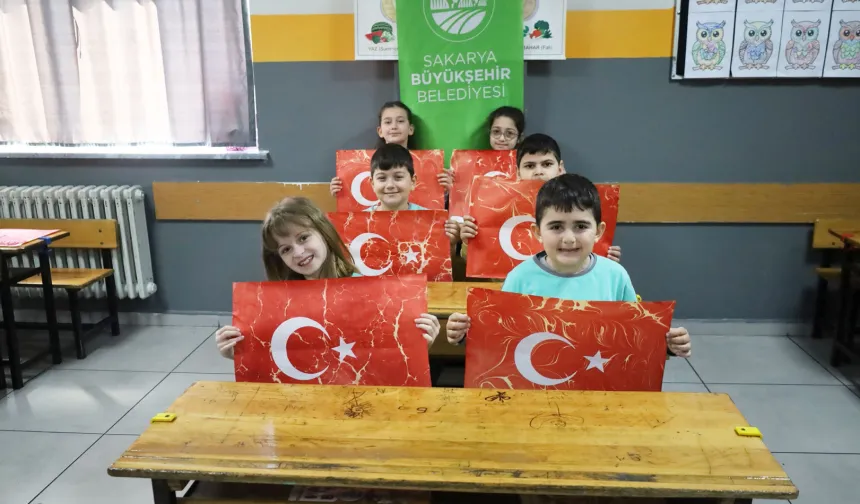 Sakarya Büyükşehir öğrencilerle milli marşı andı